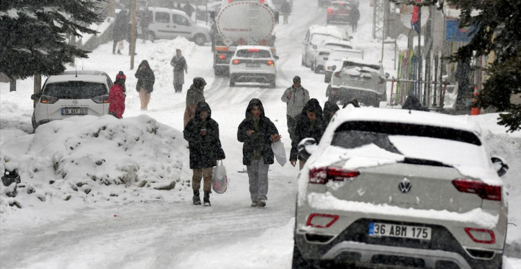 Kars'ta Kar Yağışı Etkisini Sürdürüyor