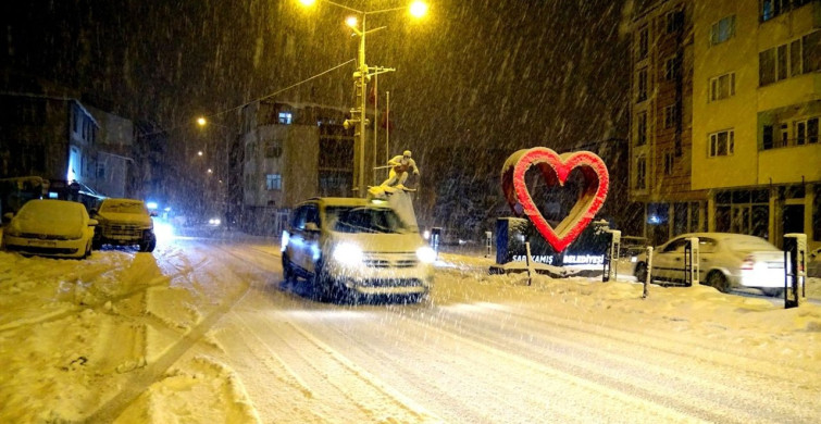 Kars'ta Kar Yağışı Hayatı Olumsuz Etkiliyor