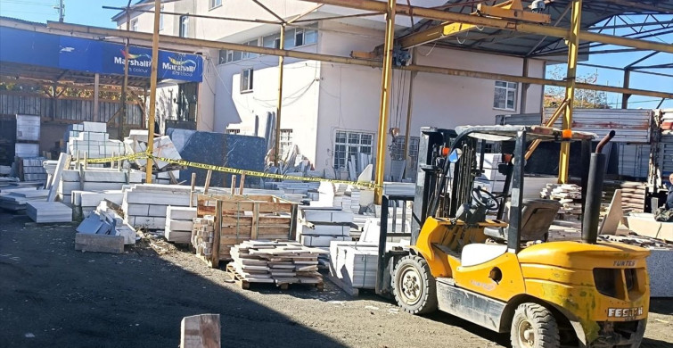 Kars'ta Mermer Tabla Kazası: İş Yeri Sahibi Hayatını Kaybetti Kars'ta Mermer Tabla Kazası: İş Yeri Sahibi Hayatını Kaybetti