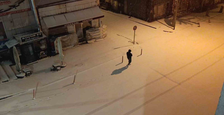 Kars'ta Nisan'da Ani Kar Yağışı