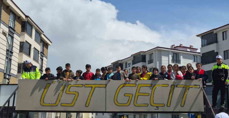 Kars'ta Öğrencilere Trafik Eğitimi Verildi