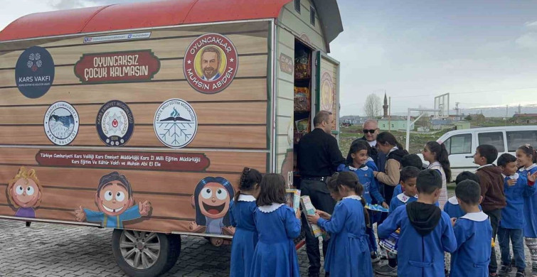 Kars'ta Oyuncak Karavanıyla Bayram Sevinci