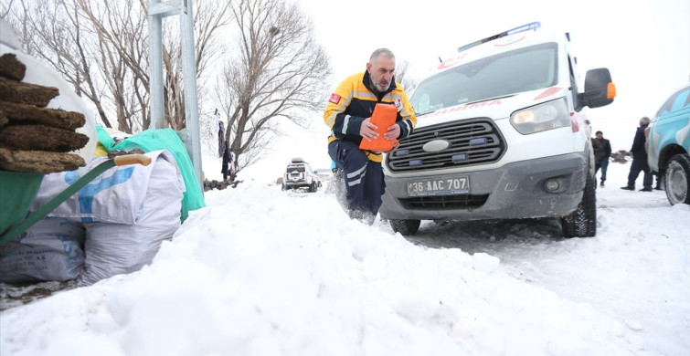 Kars'ta Sağlık Ekiplerinin Karla Mücadele Mücadelesi