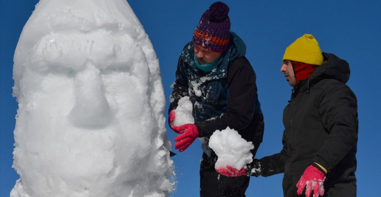 Kars'ta Sarıkamış Şehitleri Anısına Kardan Heykeller Yapılıyor