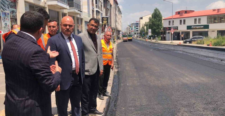 Kars'ta şehir içi ulaşımı için asfalt yenileme çalışmaları başladı