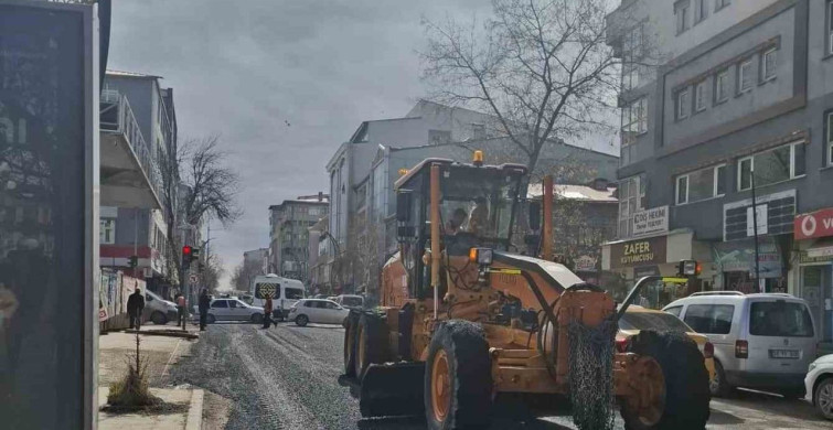Kars'ta Şehir İçi Yol Yenileme Çalışmaları Başladı