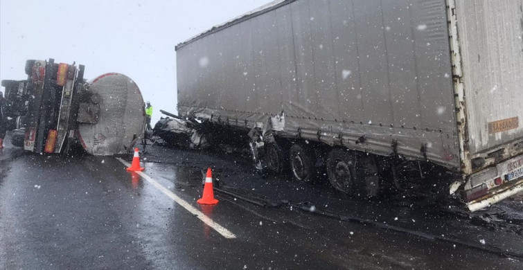 Kars'ta Tanker ve Tır Çarpıştı, Yaralılar Var