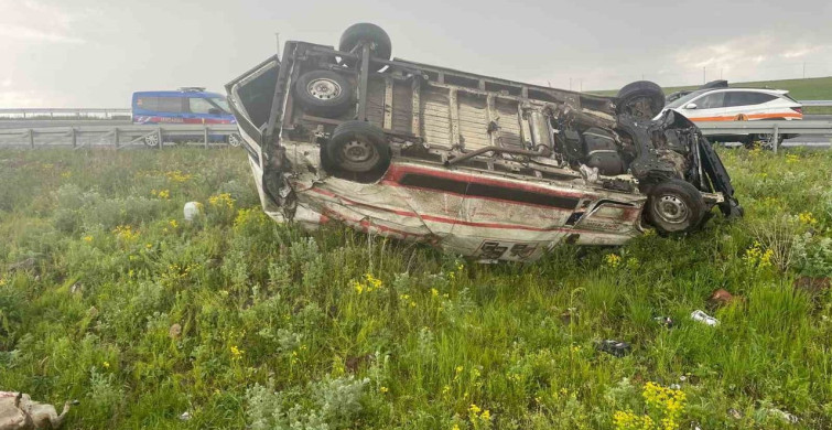 Kars'ta Ticari Araç Devrildi: 1 Yaralı