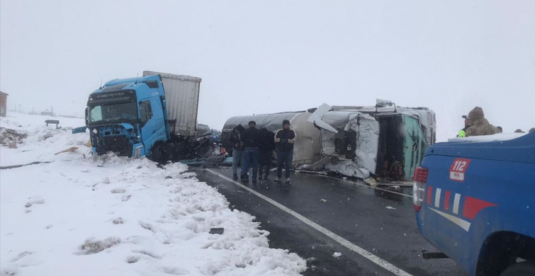 Kars'ta Tır ve Tanker Çarpıştı: Yaralılar Var