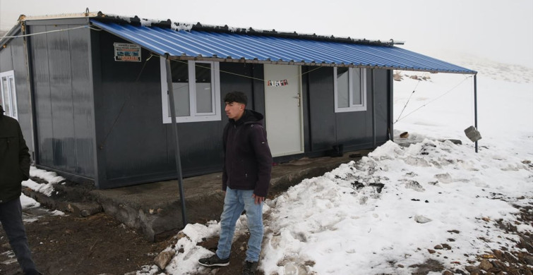 Kars'ta Üç Aileye Yeni Prefabrik Evler Sağlandı