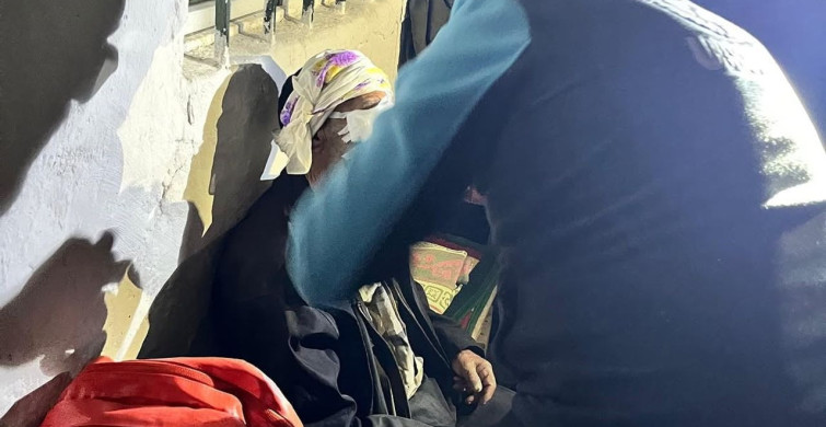 Kars'ta UMKE zorlu araziyi aştı; yaylada yaralanan 81 yaşındaki vatandaş kurtarıldı