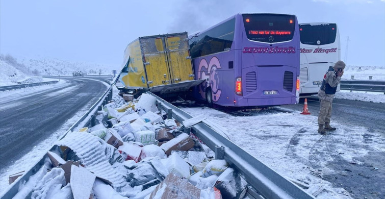 Kars'ta Yolcu Otobüsü Kazası: 9 Yaralı