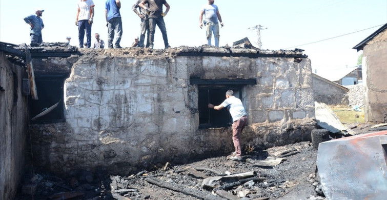 Kars'taki Yangın Felaketi: Eşyalar ve Hayvanlar Zarar Gördü