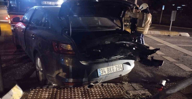 Kartal'da İki Otomobil Çarpıştı, 2 Yaralı