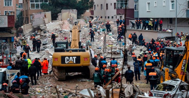 Kartal'daki Olaya Duyarsız Kalan Belediye Başkanı Altınok Öz'e Vatandaşlar Tepki Gösterdi