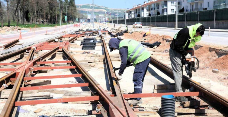 Kartepe Tramvay Hattı'nda Durakların Montajı Başladı