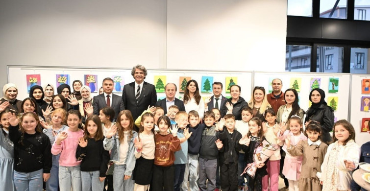 Kartepe'de Minik Ressamların Sergisi Açıldı