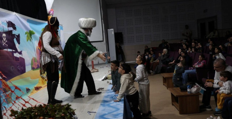 Kartepe'de 'Nasrettin Hoca Korsanlara Karşı' Tiyatro Oyunu