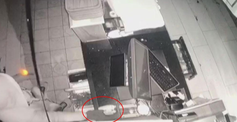 Kasayı Açamayınca Sadaka Kutusunu Çalıp Gitti