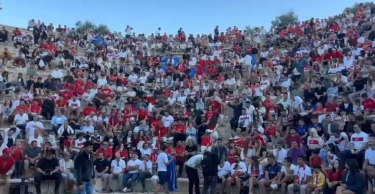 Kaş'ta milli heyecan 2 bin 500 yıllık antik tiyatroda yaşandı
