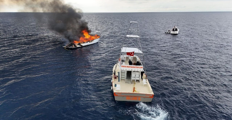 Kaş'ta Yelkenli Yatın Yandı