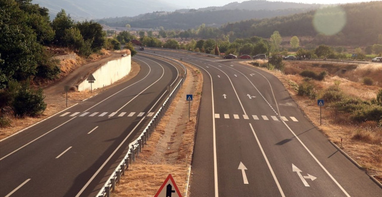 Kastamonu-Karabük Sınırındaki Orman Yangınlarına Müdahale Devam Ediyor