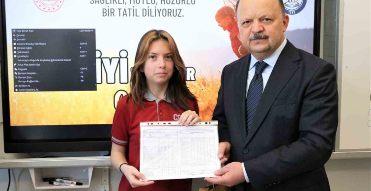 Kastamonu'da 52 binden fazla öğrenci karne heyecanı yaşadı