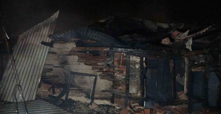 Kastamonu'da Ahşap Evde Yangın: Kullanılamaz Hale Geldi
