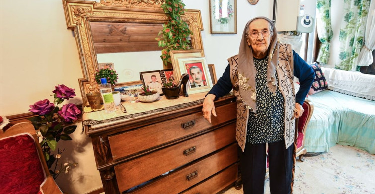 Kastamonu'da Asırlık Çınar Atiye Nineye Doğum Günü Sürprizi