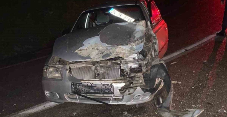 Kastamonu'da Çekiciye Otomobil Çarptı