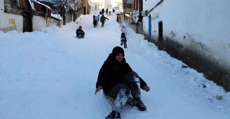 Kastamonu'da Çocuklar Kızak Pistinde Eğlendi