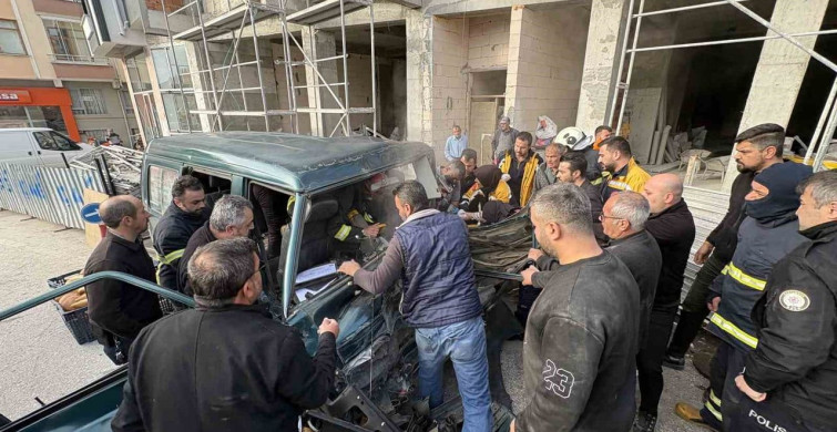 Kastamonu'da Ekmek Taşıyan Araçlar Çarpıştı: 3 Yaralı