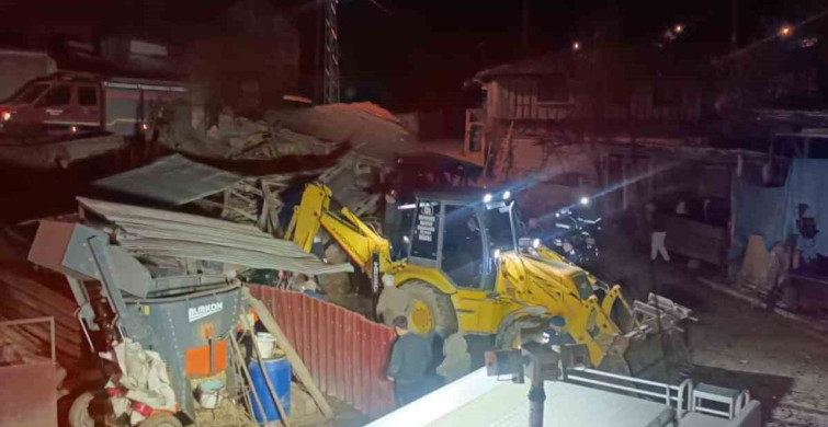 Kastamonu'da Fırtına Sonrası Ahır Çöktü: 4 Hayvan Telef Oldu