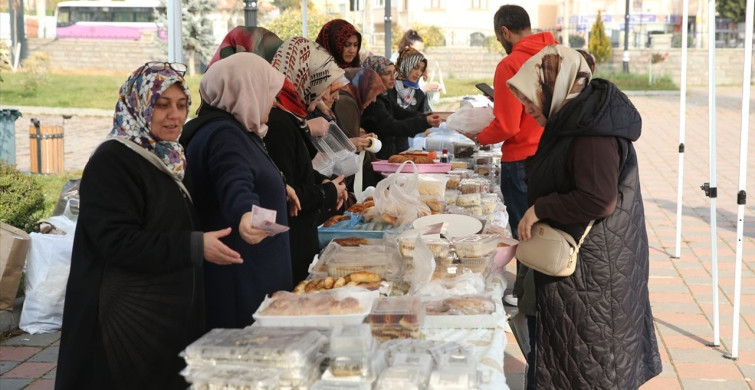 Kastamonu'da Gazze İçin Hayır Çarşısı Düzenlendi