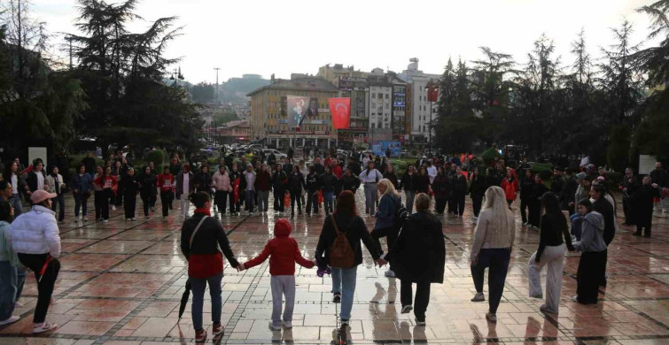Kastamonu'da Gençlik Yürüyüşü Sağanak Altında Gerçekleşti