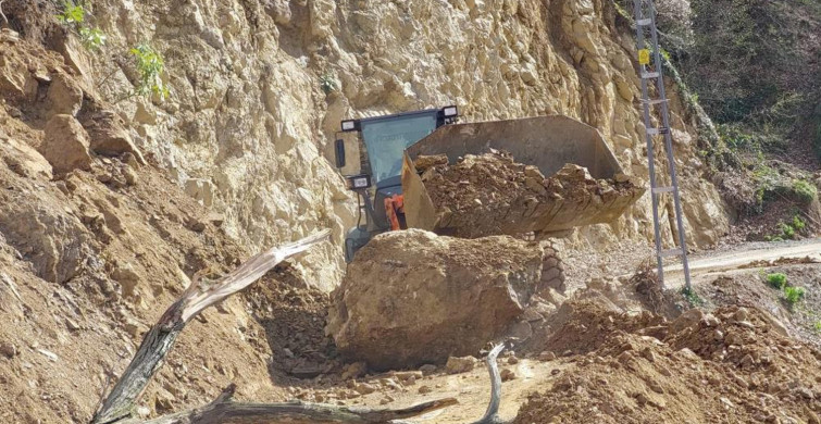 Kastamonu'da Heyelan: Cide-Doğanyurt-İnebolu karayolu ulaşıma Kapandı