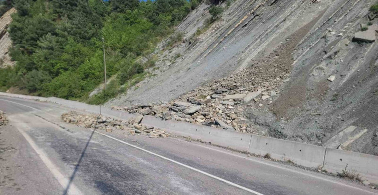 Kastamonu'da Heyelan Nedeniyle Ulaşım Durdu