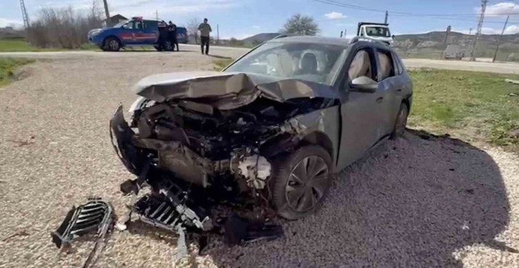 Kastamonu'da İki Otomobil Çarpıştı: 3 Yaralı