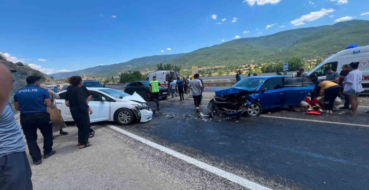 Kastamonu'da iki otomobil çarpıştı: 5 yaralı
