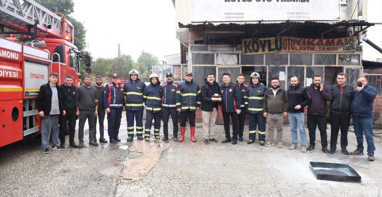Kastamonu'da İtfaiye Ekiplerine Sürpriz Kutlama
