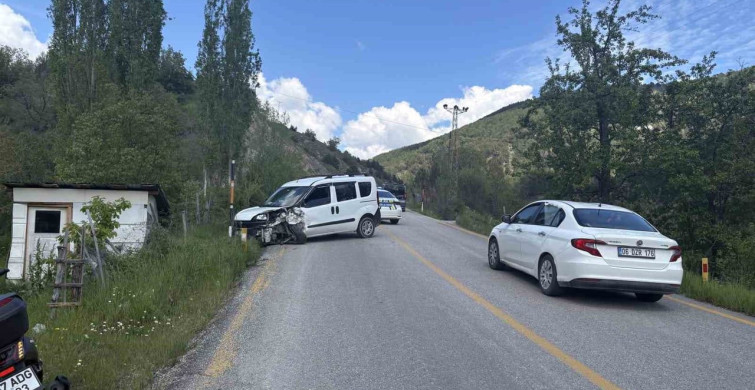 Kastamonu'da Kafa Kafaya Çarpışma: 3 Yaralı