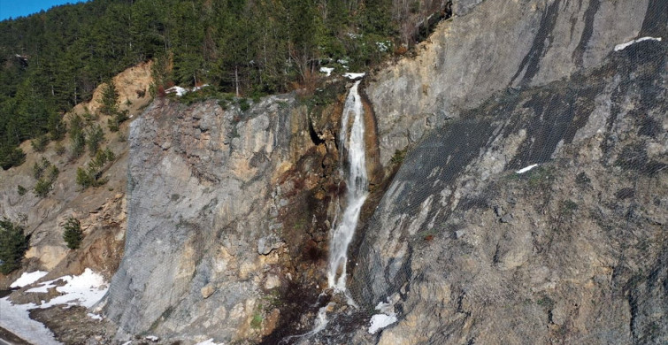 Kastamonu'da Kar Şelalesi: Doğanın Görsel Şöleni