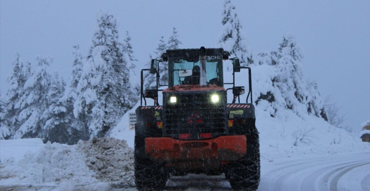 Kastamonu'da Kış Mücadelesi: Köy Yolları Açılıyor