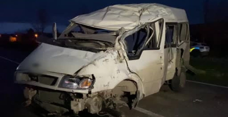 Kastamonu'da Minibüs ve Hafif Ticari Araç Çarpışması: 7 Yaralı
