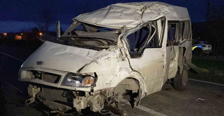 Kastamonu'da Minibüs ve Hafif Ticari Araç Çarpıştı