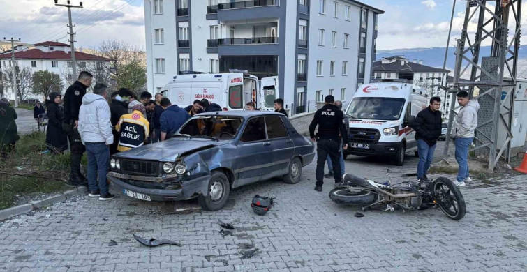 Kastamonu’da Motosiklet ve Otomobil Çarpıştı: Üç Yaralı