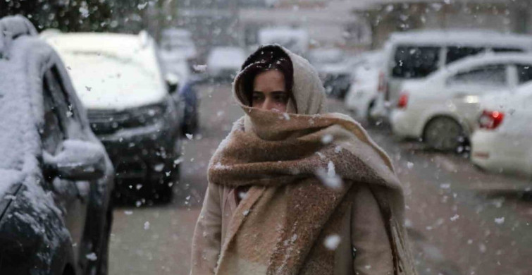 Kastamonu'da Nisan'da Kar Yağışı