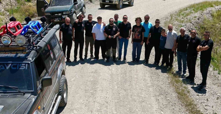 Kastamonu'da off-road tutkunları 1850 rakımda Türk bayrağı açtı