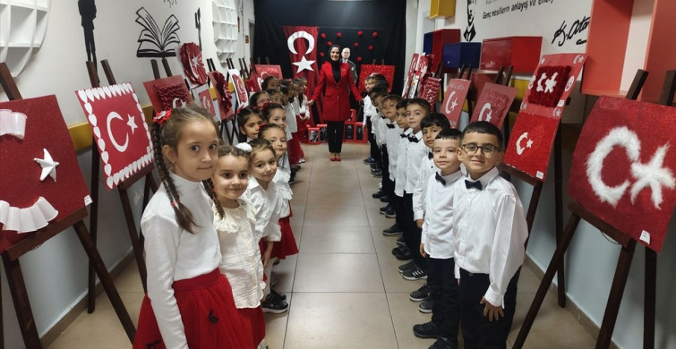 Kastamonu'da Öğrenci Bayrak Sergisi Açıldı