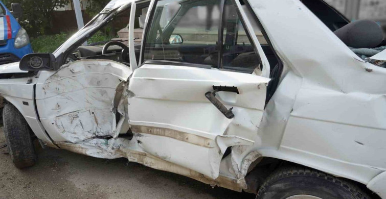 Kastamonu'da Otomobil Park Halindeki Tıra Çarptı: 2 Yaralı